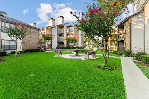 Hilton Head Apartments Courtyard with Fountain