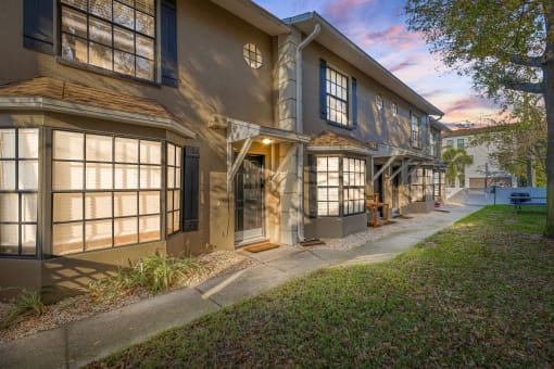 Albany Apartments | Tampa, FL