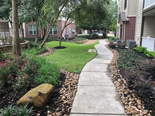 Harbor Cove Apartments Outdoor Walking Path