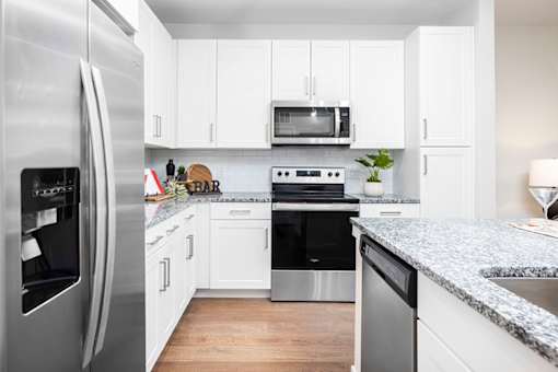 Fully Equipped Kitchen with Granite Countertops at The Station at San Marco, Jacksonville, FL, 32207