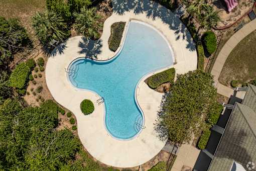 Zero-Entry Pool | Pines at Warrington | Pensacola, FL