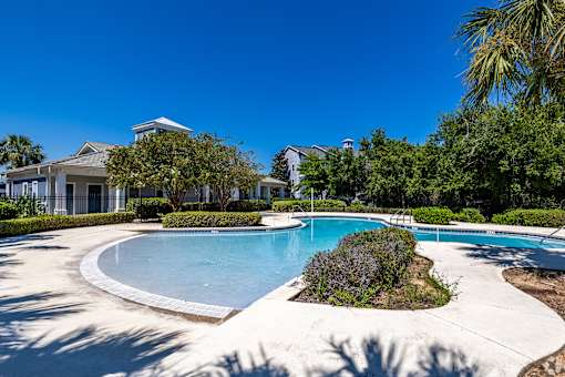 Zero-Entry Pool | Pines at Warrington | Pensacola, FL