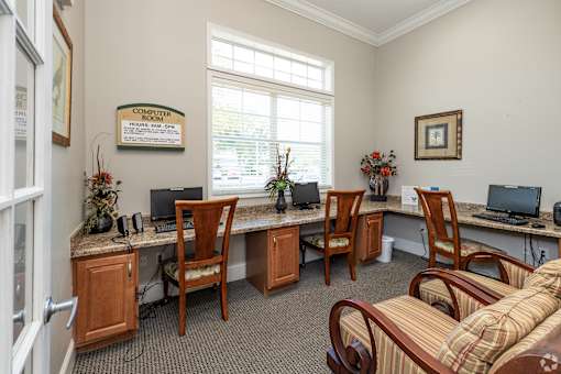 Business Center | Pines at Warrington | Pensacola, FL