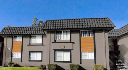 Exterior view of building at Vacaville Park Apartments, Vacaville, CA