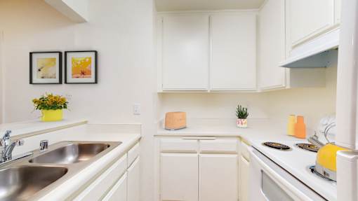 Kitchen at Village Pointe Apartments, Northridge, 91325