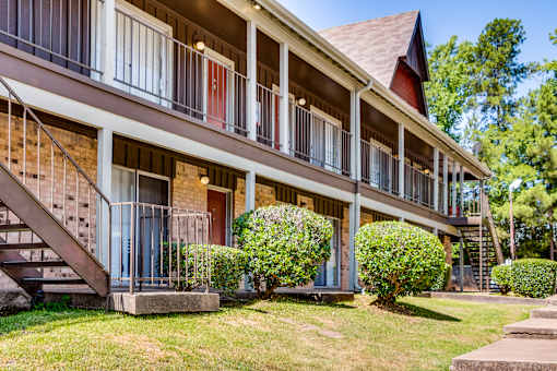 Apartment Exterior 2 at The Abbey in Longview TX