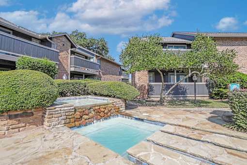 3ft section of the pool with a walkway and a fountain feature above at The Pearl apartments in Shreveport, LA