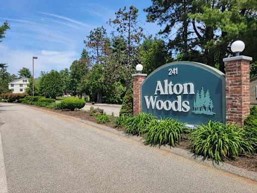 Alton Woods Entrance