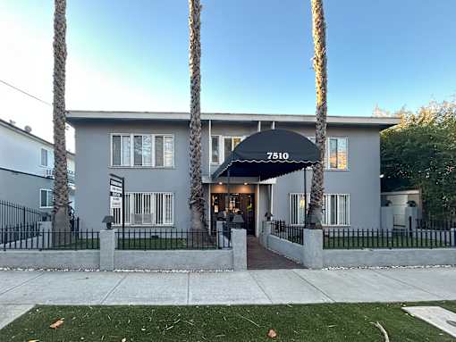 a street view if 7510 Hollywood Apartments