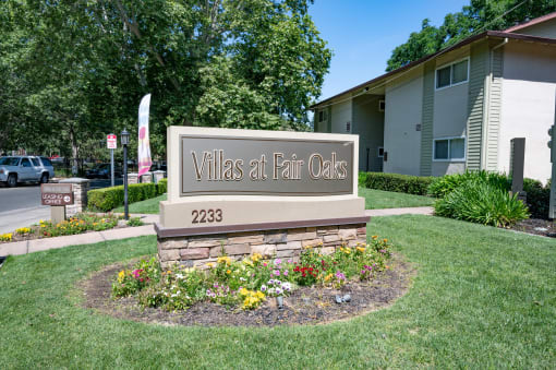View of monument sign with Villas at Fair Oaks logo