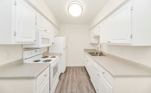 Classic Kitchen at Miramonte Apartments, Scottsdale, AZ