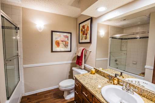 Dallas Apartments on Montfort with Full Bathroom
