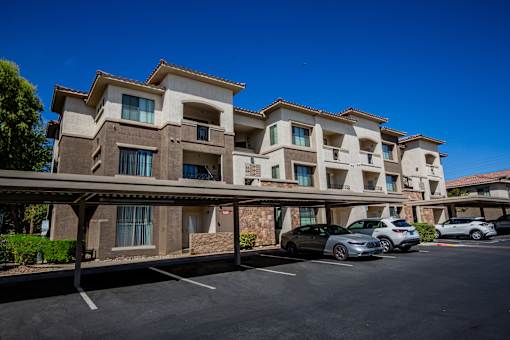 Available Parking at Apartments for Rent Near Las Vegas Strip