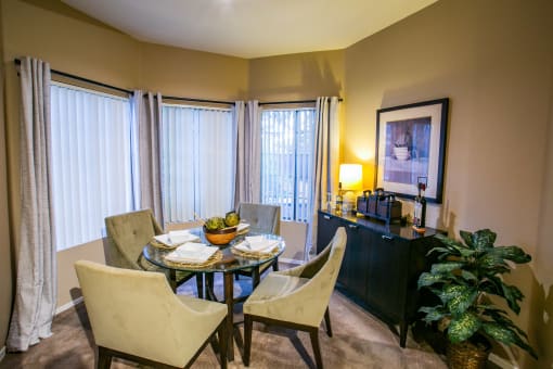 Tanque Verde Apartments Near Me with Separate Dining Area