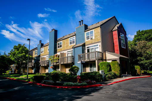 Exterior of The Colonnade Apartments Near Intel Hillsboro