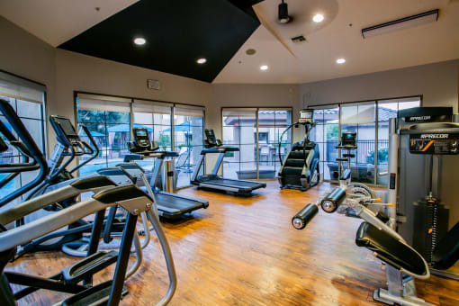 Luxury Apartment Gym Near University of Arizona