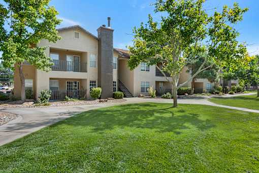 Manicured Landscaping at 1 and 2-Bedroom Albuquerque Apartments for Rent