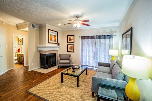 Spacious Apartment Home with Ceiling Fan and Fireplace in Dallas 75254