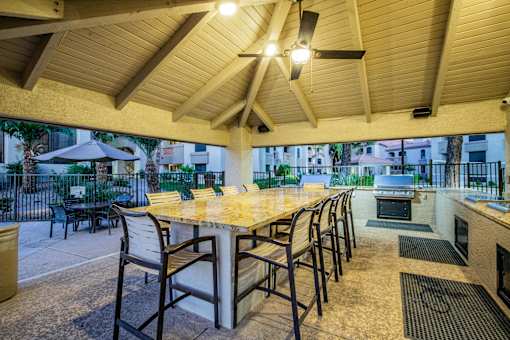 BBQ Grills & Outdoor Kitchen at Apartments in Phoenix AZ