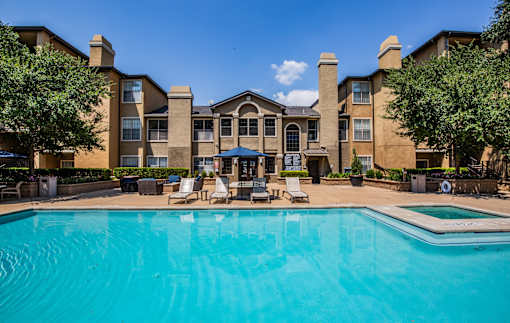 North Dallas TX Apartments with Beautiful Pool with WiFi