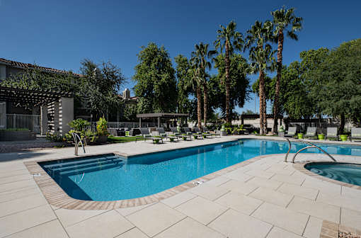 Large Swimming Pool and Heated Spa at Glendale Apartments for Rent