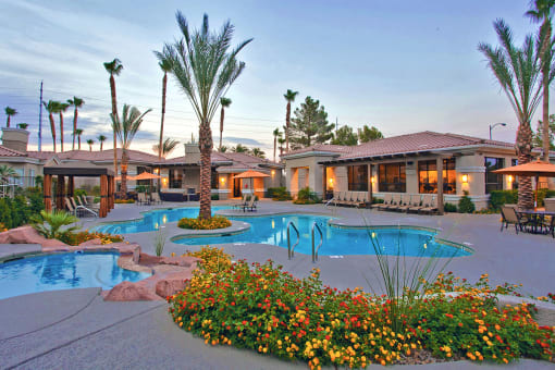 Month to Month Lease Las Vegas with Two Whirlpool Spas