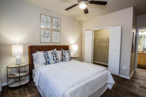 Luxury Apartments Glendale with Large Bedrooms