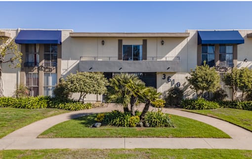 Open Courtyard Area at Lido Apartments - 3610 Midvale Ave, California