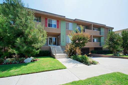 Courtyard Garden at Lido Apartments - 3130 Bagley Ave, Los Angeles