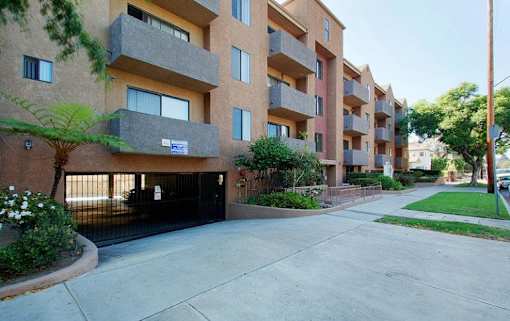 Courtyard View at 3745 Glendon Avenue, Los Angeles, CA, 90034