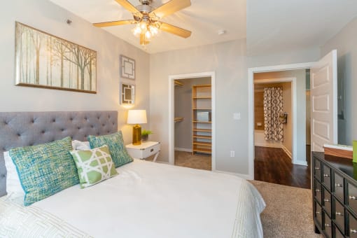 Large Bedroom En-Suite Bathroom at 45 Madison Apartments, Kansas City