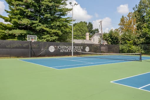 Open Tennis Court at Chinoe Creek Apartments, Kentucky