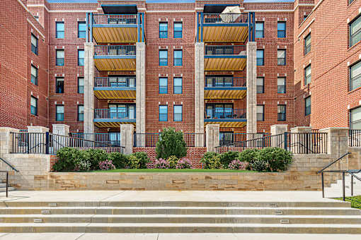 Apartment Exterior at Circ Apartments, Richmond, Virginia 23220