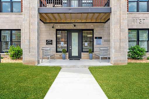 Entrance View at Circ Apartments, Richmond VA 23220