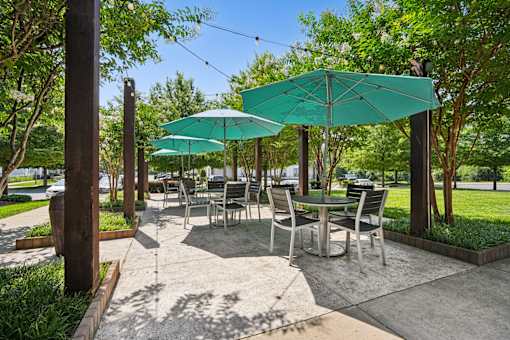 Outdoor Seating  at Palm Crossing Apartments Winter Garden FL