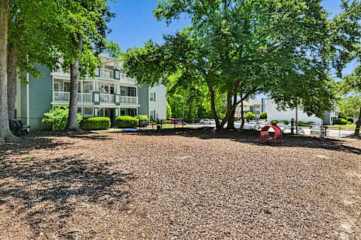 Exterior of Palmetto Place Apartments