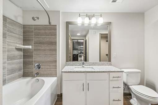 Modern Bathroom with Tub at Park at Rialto Apartments, San Antonio