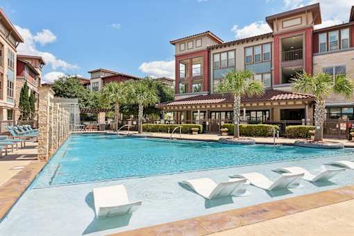 Pool and Lounge Chairs at Park at Rialto Apartments, San Antonio