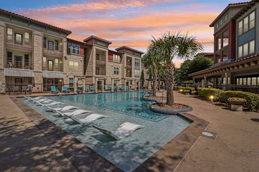 Evening Time View of the Pool at Park at Rialto Apartments, San Antonio