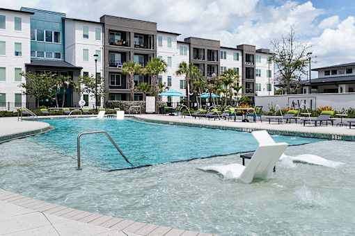 Swimming pool with wading area and modern water features at Avli At Crosstown Center Apartments, TAMPA