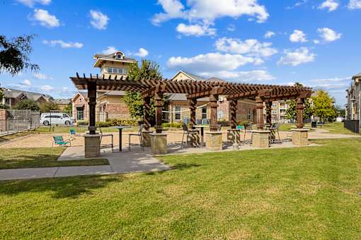Pergola seating and green space at Auberge of Burleson apartments in Burleson TX.