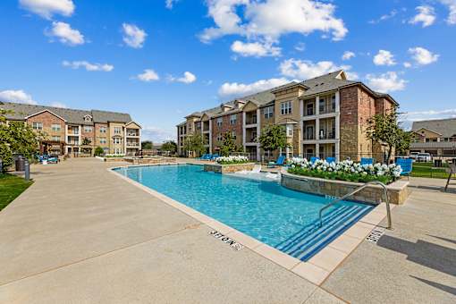 Resort-style swimming pool at Auberge of Burleson luxury apartments in Burleson TX.