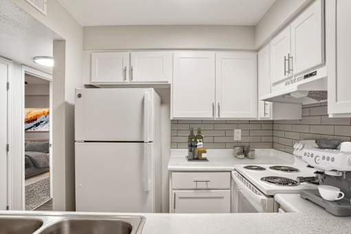 Fully Equipped Kitchen at Horizon East Apartments