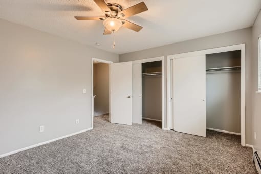A bedroom with a large closet at Alder Square Townhomes Apartments