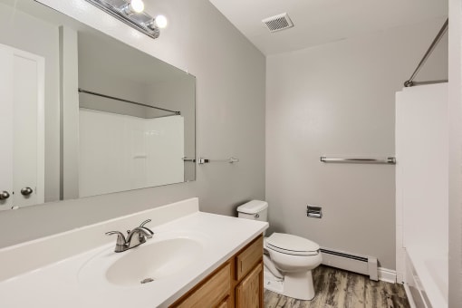 A standard bathroom at Alder Square Townhomes Apartments