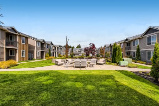 The Community Patio and Courtyard at 5100 Summit Apartments