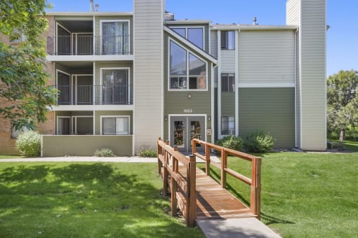 Courtyard View at Horizon East Apartments