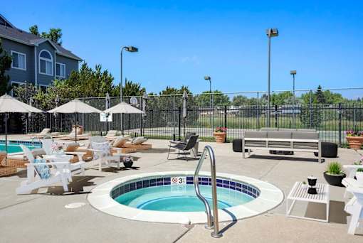 The Outdoor Hot Tub at Horizon East Apartments.