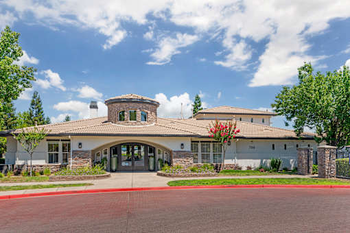 Welcome to Ascent at the Galleria—where comfort, style, and community come together. We invite everyone to experience modern living in a vibrant, friendly neighborhood you’ll be proud to call home.