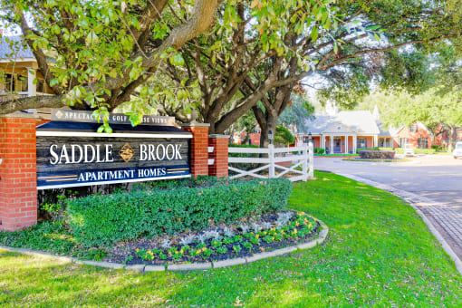 SaddleBrook apartments in Dallas, TX 1,2 & 3 Bedroom Apartment Homes.